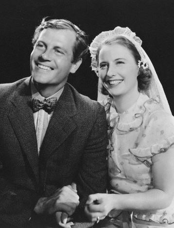 joel mccrea barbara stanwyck banjo on my knee